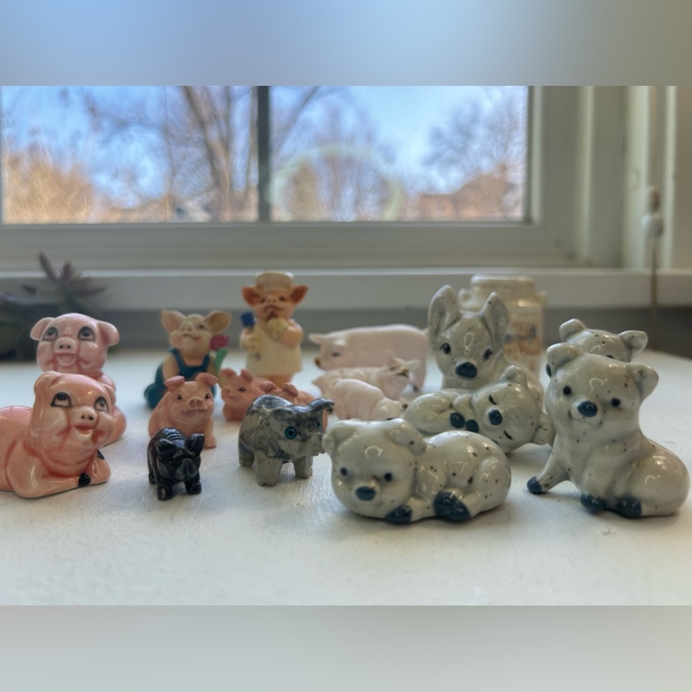 Miniature pig collection ceramic/stone/Russ pink gray lot of 18 farmhouse